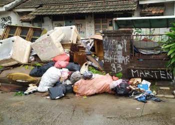 Dinas LH Tangsel Kerja Bakti Bareng Warga