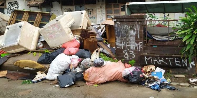 Dinas LH Tangsel Kerja Bakti Bareng Warga