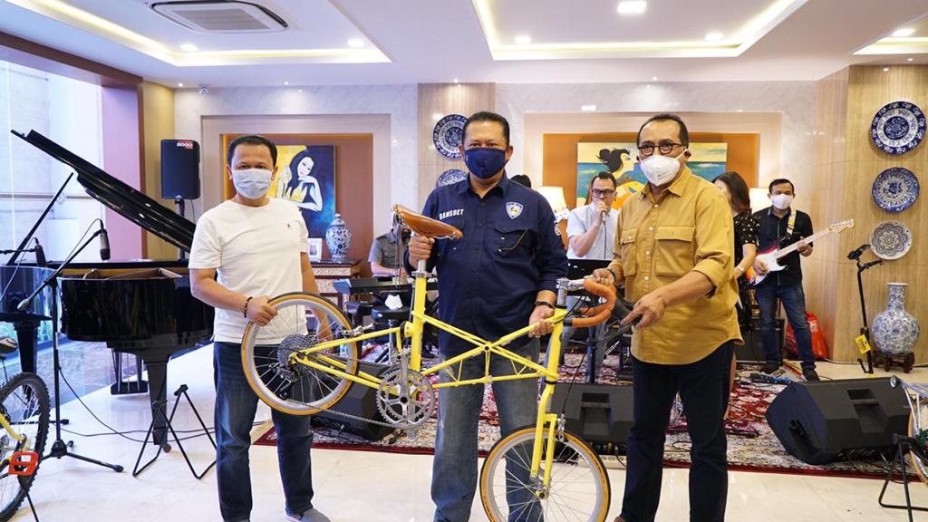 Ketua MPR RI Kembali Luncurkan 100 Sepeda Kuning Limited Edition