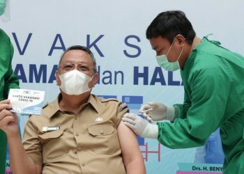 Wakil Walikota Tangerang Selatan Resmi Divaksin