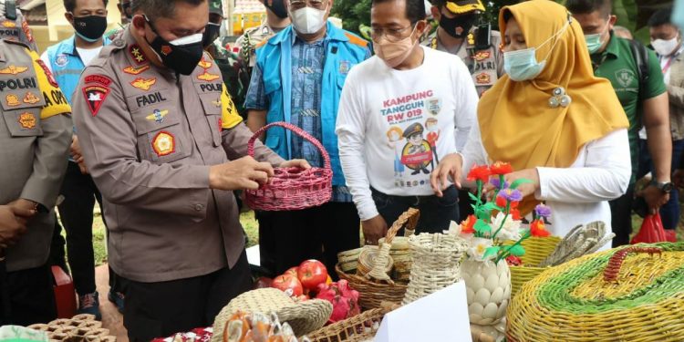 Wakil Walikota Tangsel Bersama Kapolda Metro Jaya Tinjau Kampung Tangguh