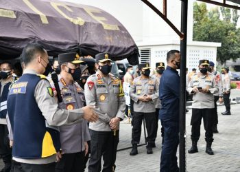 Kapolri Tinjau Vaksinasi Covid-19 Tahap II di Polda Jabar