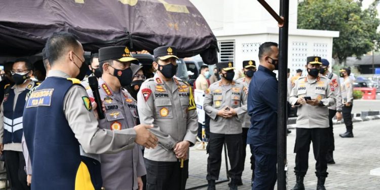 Kapolri Tinjau Vaksinasi Covid-19 Tahap II di Polda Jabar