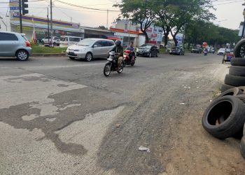 Warga Keluhkan Jalan Exit Tol BSD yang Rusak Parah