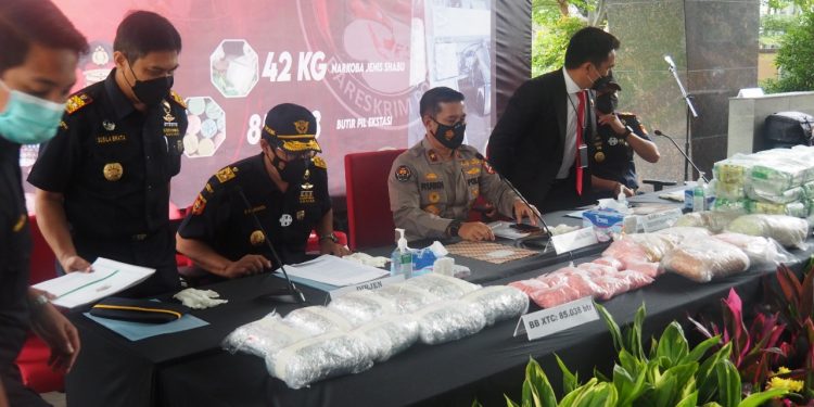 Bareskrim dan Bea Cukai Gagalkan Peredaran 42,3 Kg Sabu dan 85 Ribu Ekstasi