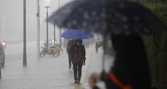 Kepulauan Seribu Berpeluang Hujan Petir, Tangsel Hujan Sedang