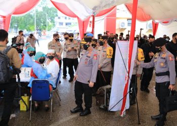 Kapolri Tinjau Vaksinasi dan Donor Plasma Konvalesen di Polda NTT