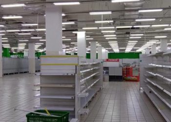 Giant Pamulang Square Tutup Total