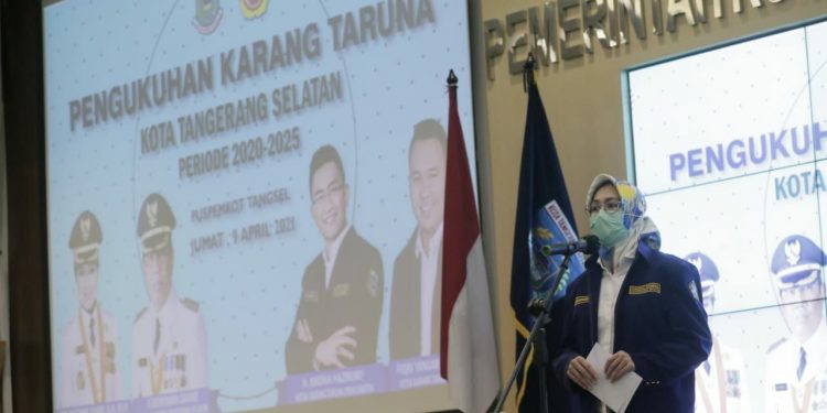 Airin Kukuhkan Karang Taruna Tangsel 2020-2025