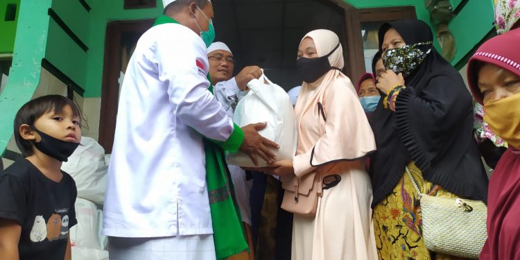 Salurkan Bansos Korem Wijayakrama, Ketua YFQ : Semoga TNI Semakin Dicintai Rakyat