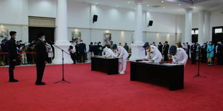 Benyamin – Pilar Resmi Dilantik Jadi Walikota dan Wakil Walikota Tangsel