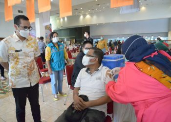 Pilar Meninjau Vaksinasi Tahap Kedua di Teras Kota