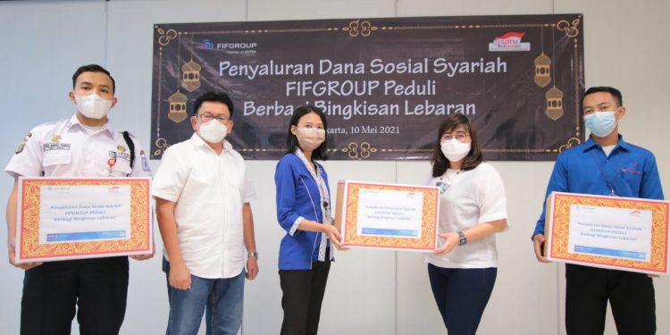 FIFGROUP Bagikan Bingkisan Lebaran Untuk Masyarakat dan Mitra