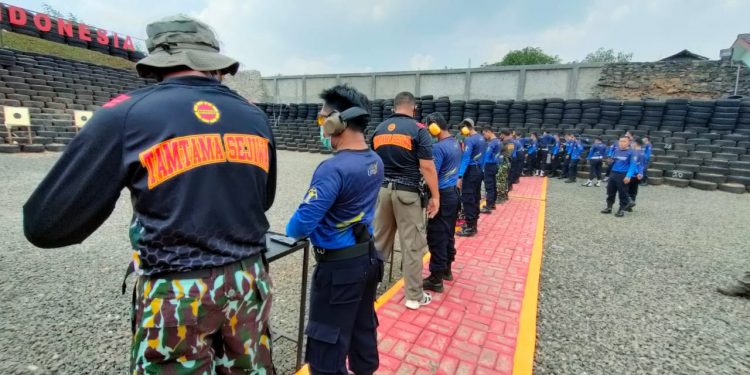 Pegawai Lapas Narkotika Gunung Sindur Dibekali Ketrampilan Menggunakan Senpi