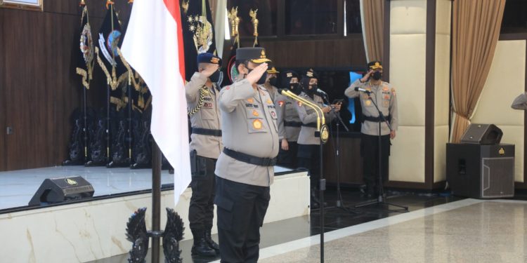 Jelang HUT Bhayangkara 1 Juli, Polri Gelar Upacara Pencucian Pataka