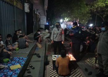 Oprasi Yustisi PPKM Malam Hari, Wilayah Neglasari Disisir Personil Gabungan