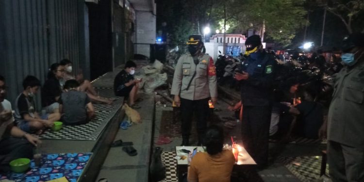 Oprasi Yustisi PPKM Malam Hari, Wilayah Neglasari Disisir Personil Gabungan