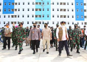 Panglima TNI bersama Kapolri Tinjau Rusun Nagrak dan PPKM di Semper Barat