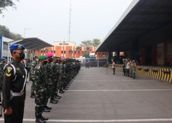 Petugas Gabungan Kawal Ketat Kedatangan Vaksin Sinopharm di Bandara Soetta