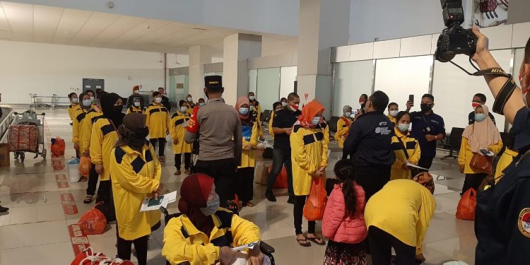 Polisi Kawal Ketat Kedatangan WNI di Bandara Soekarno-Hatta