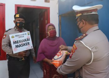 Warga Terdampak PPKM dapat Beras dari Polresta Bandara Soetta