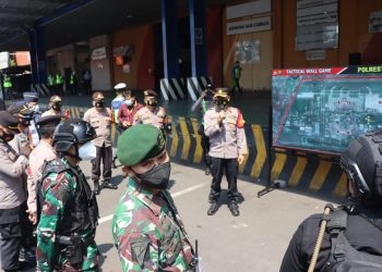 Di Bandara Soetta TNI-Polri Jaga Ketat Kedatangan Vaksin Sinovac
