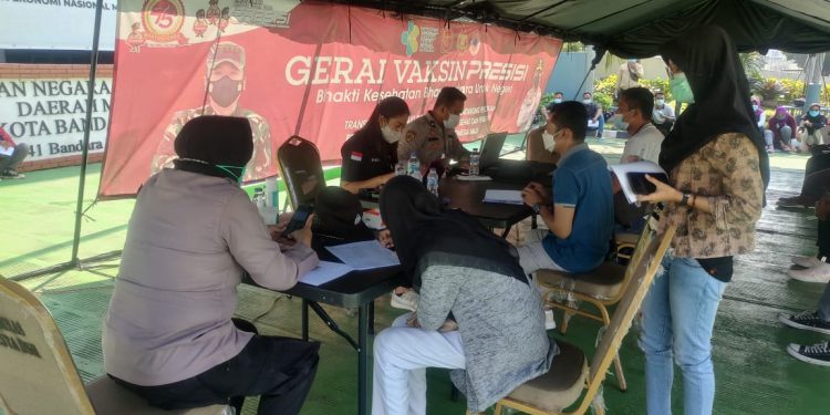 Ikuti Vaksinasi, Warga : Gerai Vaksin Presisi Polresta Bandara Soetta Sangat Bermanfaat