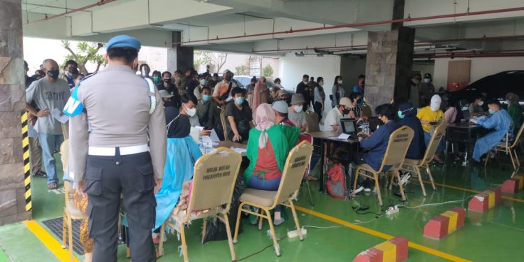 Gerai Vaksin Presisi Polresta Bandara Soetta Vaksin Ratusan Orang