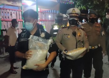 Tak Kenal Lelah, Polresta Bandara Soetta Gelar Baksos Malam Hari