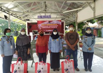PPKM, Lapas Kelas IIA Tangerang Bagikan Sembako dan Vitamin ke Masyarakat