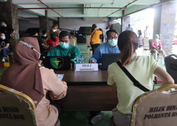 Bentuk Herd Immunity, Ratusan Warga Divaksin Polisi Bandara Soetta