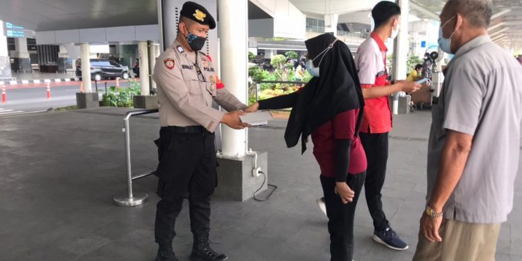 Pastikan PPKM Level Empat Berjalan, Bandara Soetta Disisir Polisi