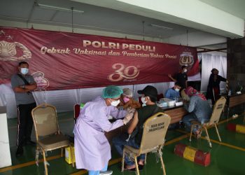 Alumni Akpol 91 bersama Polresta Bandara Soetta Gelar Vaksinasi dan Baksos