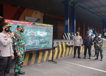 TNI-Polri Kawal Ketat Kedatangan Jutaan Dosis Vaksin Moderna di Bandara Soetta