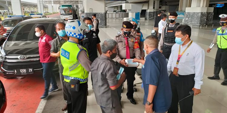 Datangi Terminal di Bandara Soetta, ini yang Dilakukan Puluhan Polisi