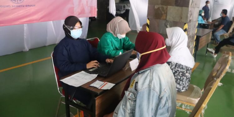 Ratusan Warga Serbu Gerai Vaksinasi Merdeka Polresta Bandara Soetta