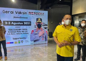 Ketua MPR RI Tinjau Sentra Vaksinasi Merdeka Sambil Bagi Sembako