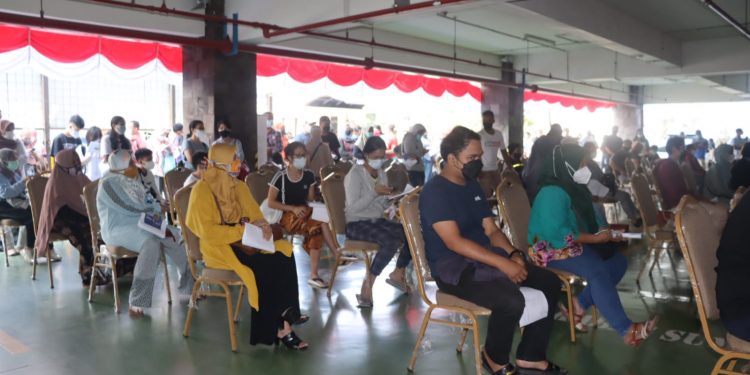 Ratusan Orang Beramai-ramai Datangi Polresta Bandara Soetta