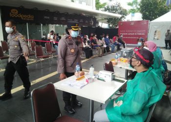 Ratusan Warga Datangi Gerai Vaksinasi Merdeka Polsek Neglasari