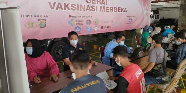 Ratusan Warga dari Beragam Usia Serbu Polresta Bandara Soekarno-Hatta