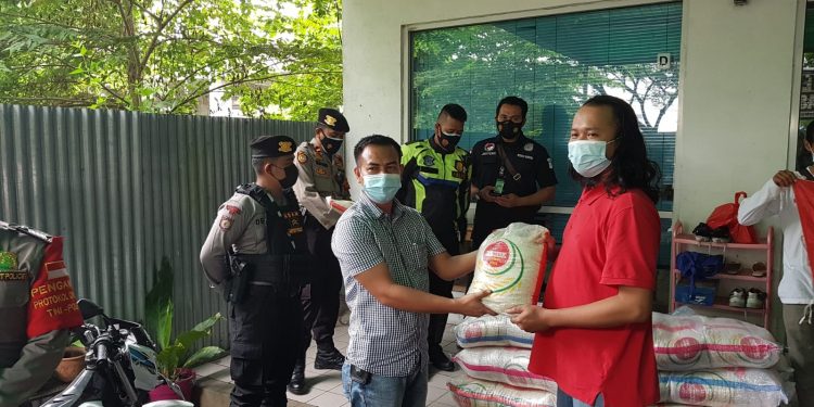 Polresta Bandara Soetta Bagikan 100 Karung Beras ke PSPBI