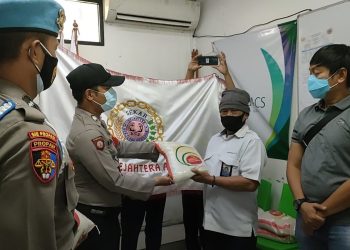 Polisi Bandara Soetta Bagikan Ratusan Paket Beras ke Pekerja PT ACS