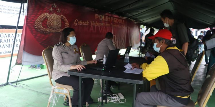 Vaksinasi Merdeka, 10.940 Orang telah Divaksin Polisi Bandara Soetta