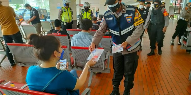Respon Diperpanjangnya PPKM level 4, Polisi Sisir Bandara Soekarno-Hatta