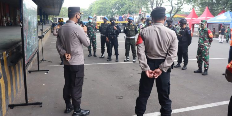 Kedatangan Vaksin Sinovac di Bandara Soetta, Dijaga Ketat TNI-Polri