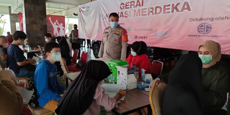 Gerai Vaksinasi Merdeka Polresta Bandara Soetta Vaksin 267 Orang