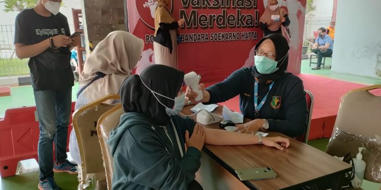 Akhir Pekan, Gerai Vaksinasi Merdeka Polresta Bandara Soetta Vaksin 285 Orang
