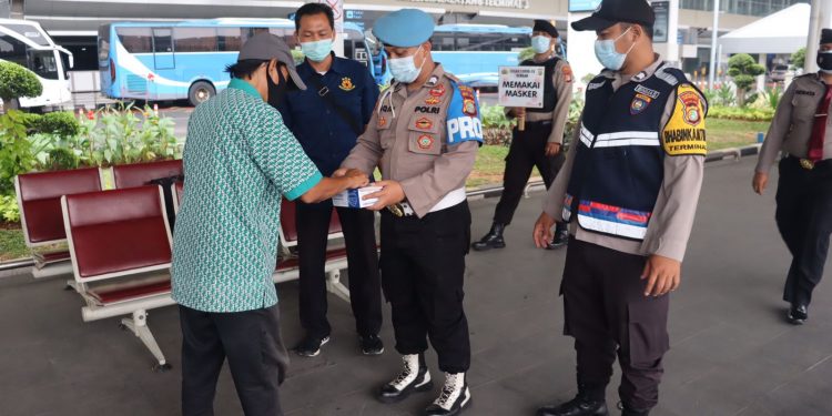 Pastikan Prokes di Akhir Pekan, Polisi Sisir Bandara Soekarno-Hatta