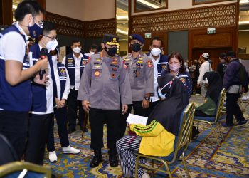 Kapolri Lepas Bus Vaksinasi Keliling Sasar Warga yang Tak Terjangkau