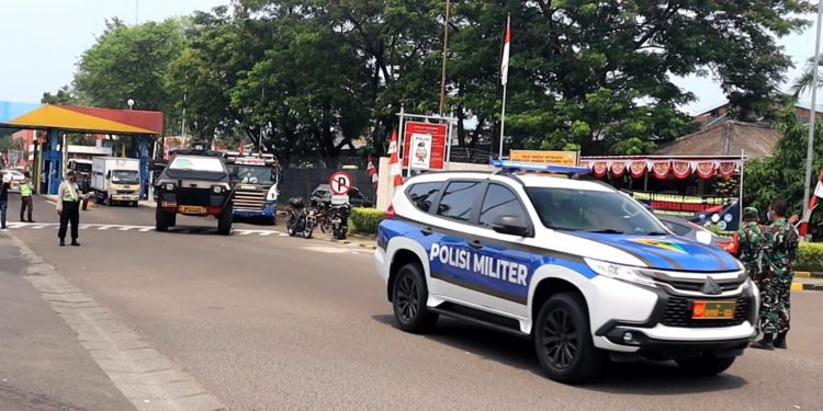 TNI-POLRI Jaga Ketat Kedatangan Vaksin Astrazeneca di Bandara Soekarno-Hatta